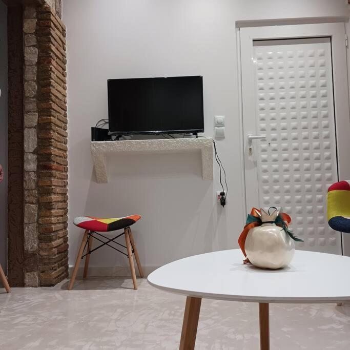 Boutique Eptalofos 15Min From Airport And Sea Apartment Kouvaras Exterior photo